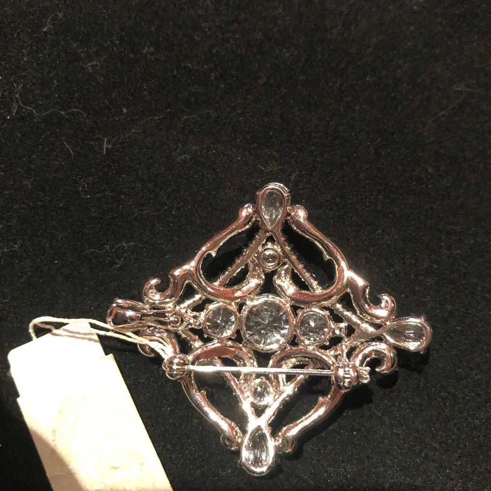 NWT stunning Nadri CZ and rhodium plated brooch fit for a Queen or Princess - Picture 3 of 4